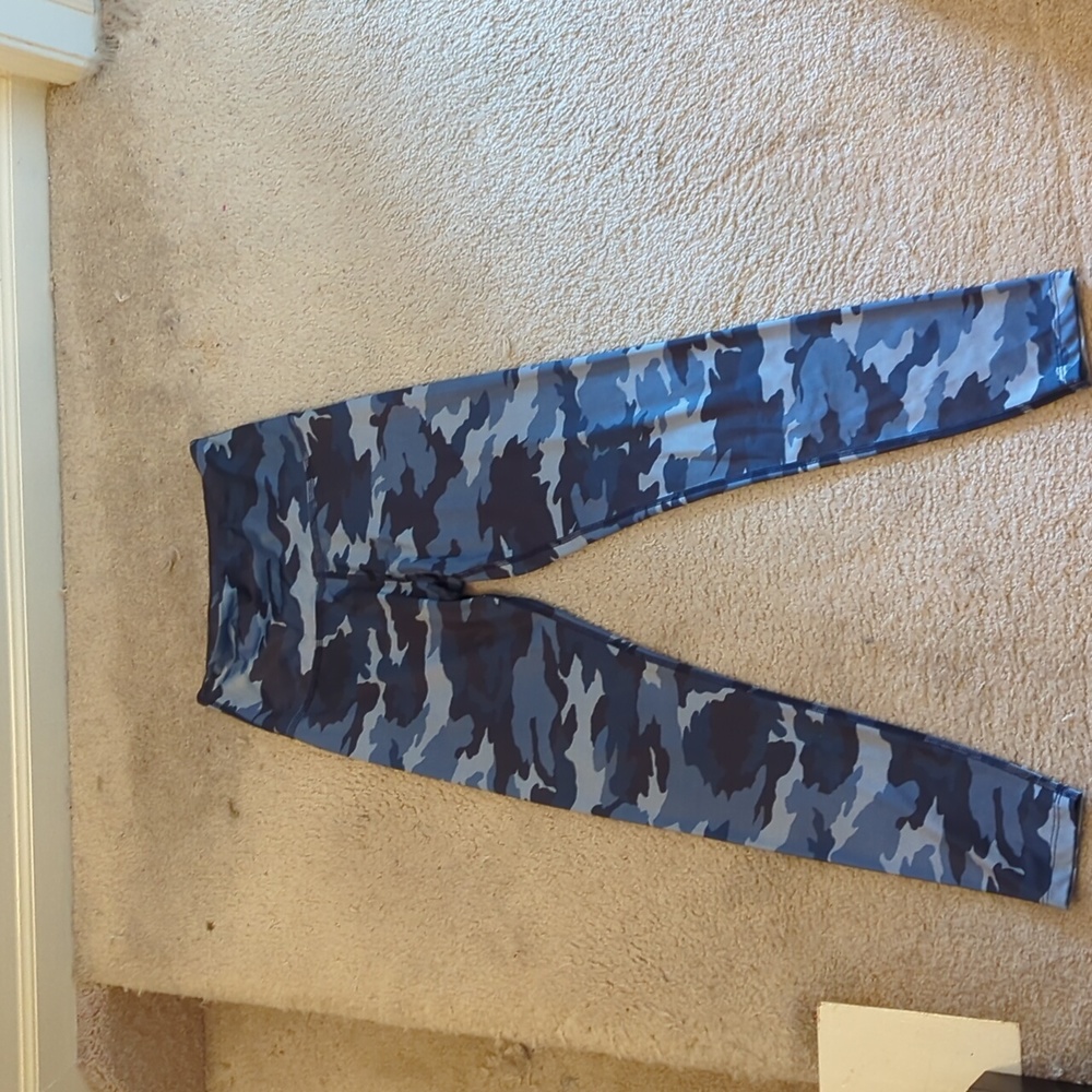 Beyond Yoga Blue Camo Leggings 729